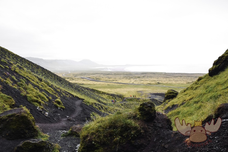 Snæfellsjökull | Ausblick von der Schlucht Rauðfeldsgjá im Berg Botnsfjall auf der Halbinsel Snæfellsnes. - View from the Rauðfeldsgjá gorge in Mount Botnsfjall on the Snæfellsnes peninsula.